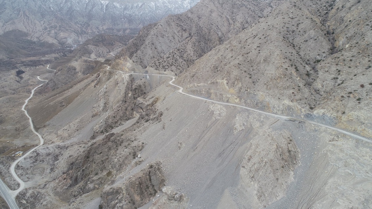 Foto - İtfaiyeden yapay heyelan operasyonu! Artvin’de tehlikeli kayalar böyle düşürülüyor