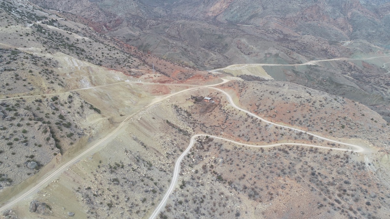 İtfaiyeden yapay heyelan operasyonu! Artvin’de tehlikeli kayalar böyle düşürülüyor