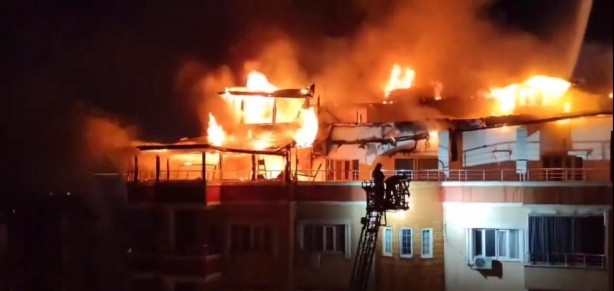 İtfaiyenin suyu bitti, evler küle döndü! Şehrin ortasında büyük rezalet