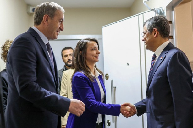 'İttifak yok' diyorlar, biz de bunu yedik! DEM kritik ilde adayını çekti: CHP adayı desteklenecek