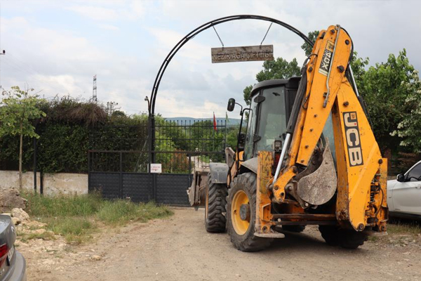 Foto - İYİ Partili Türkkan'ın kaçak çiftlik rezaleti! Tahliye başladı