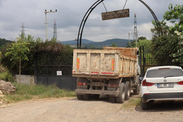 Foto - İYİ Partili Türkkan'ın kaçak çiftlik rezaleti! Tahliye başladı