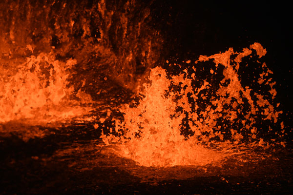 Foto - İzlanda'da yanardağ patlaması