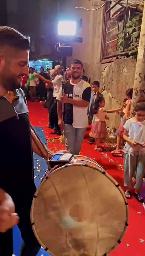 Foto - İzlenme rekorları kıran görüntüler Bahşiş koparmak için bunu da yaptı