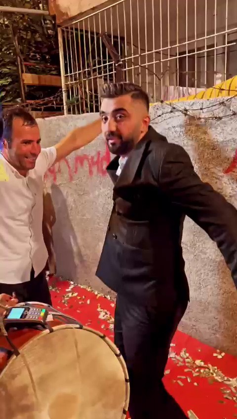 Foto - İzlenme rekorları kıran görüntüler Bahşiş koparmak için bunu da yaptı