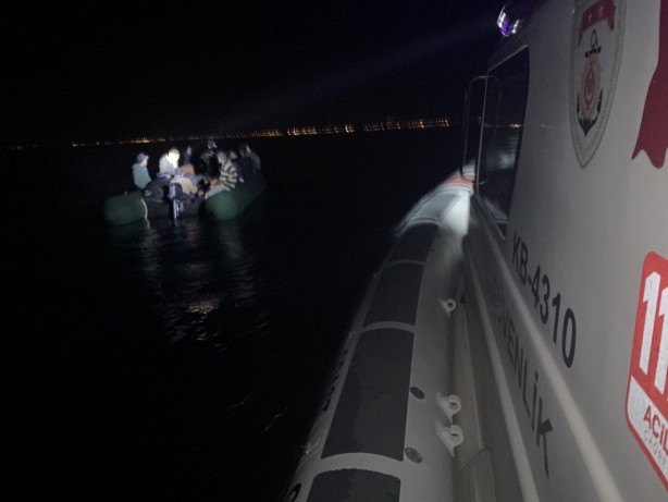 Foto - İzmir açıklarında 103 düzensiz göçmen yakalandı, 7 düzensiz göçmen kurtarıldı