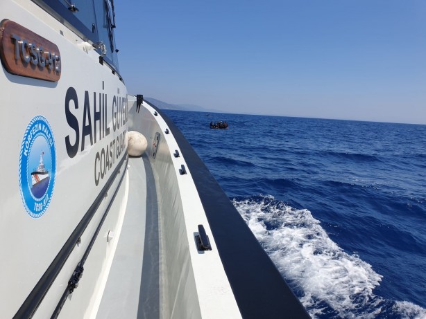 Foto - İzmir açıklarında göçmen operasyonu: 194'ü kurtarıldı, 45'i yakalandı