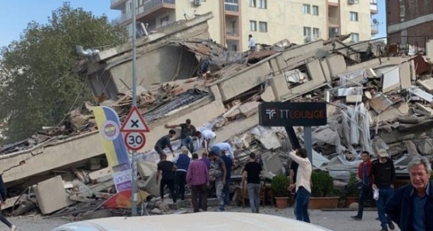 Foto - İzmir depremi sonrası vatandaşlar bilgisayar başında! İşte herkesin araştırdığı harita
