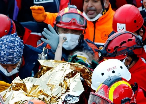 Foto - İzmir depreminin sembolü olmuşlardı! Evlatlarını kaybeden aileden anlamlı destek