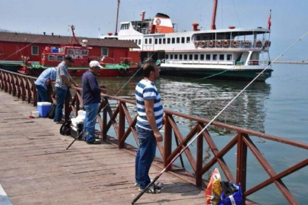 Foto - İzmir Kordon boyu pislik içinde!