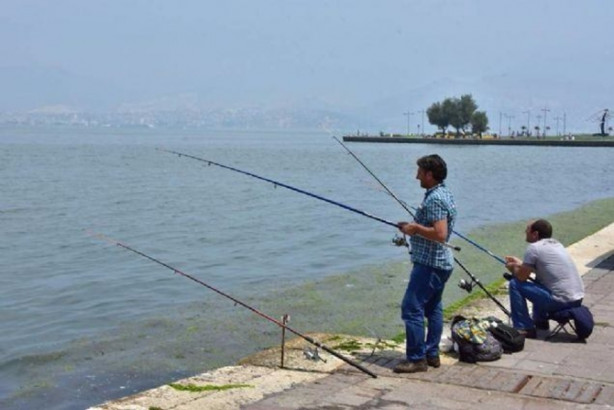  İzmir Kordon boyu pislik içinde!