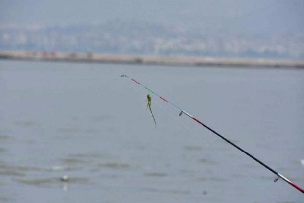 Foto - İzmir Kordon boyu pislik içinde!