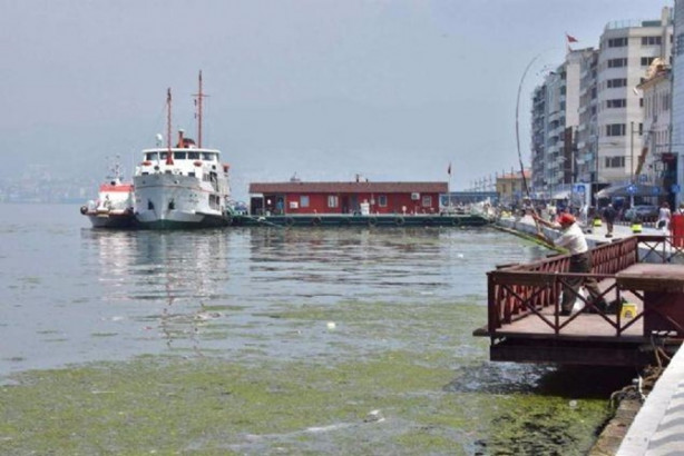 Foto - İzmir Kordon boyu pislik içinde!