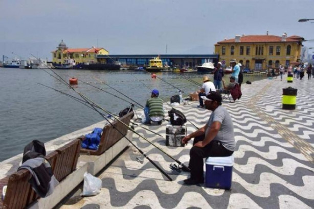 Foto - İzmir Kordon boyu pislik içinde!