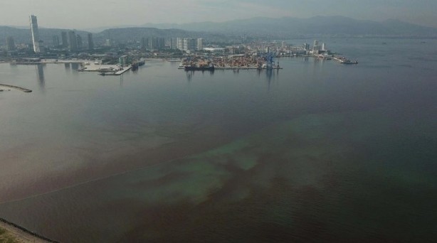 Foto - İzmir Körfezi kırmızıya büründü! Uzmanlar uyardı!