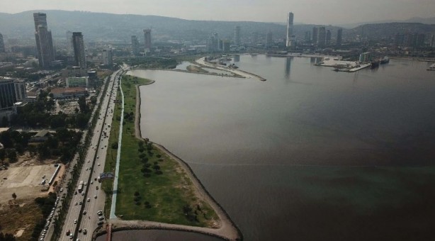 Foto - İzmir Körfezi kırmızıya büründü! Uzmanlar uyardı!