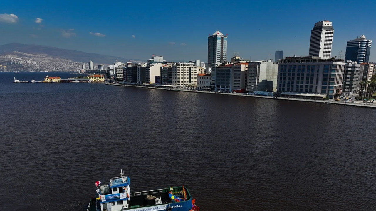 Foto - İzmir Körfezi'nin temizlenmesi için adım atıldı: Heykel dikip konser verme işi CHP’de... İş bitirme bakanlıkta