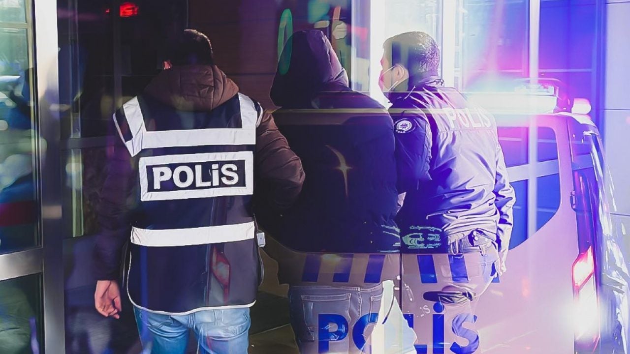 Foto - İzmir merkezli 4 ilde operasyon! FETÖ’nün hücre yapılanmasına ağır darbe: 21 militan kıskıvrak yakalandı