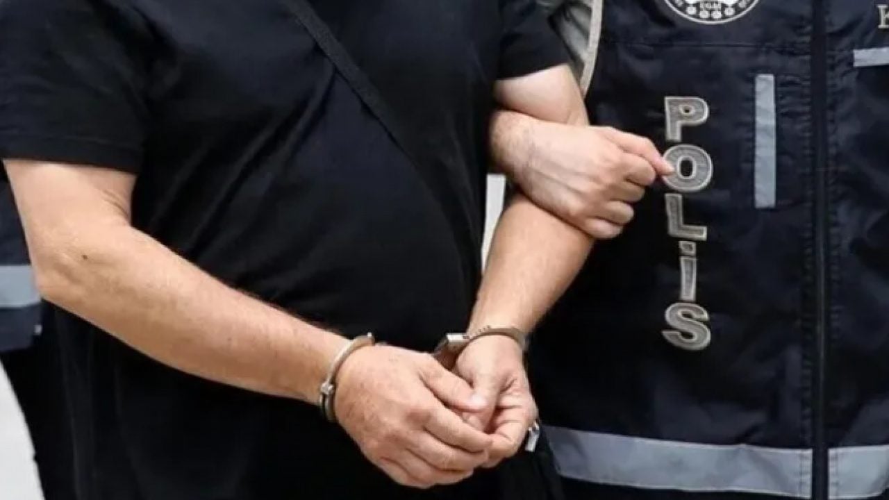 Foto - İzmir merkezli 4 ilde operasyon! FETÖ’nün hücre yapılanmasına ağır darbe: 21 militan kıskıvrak yakalandı