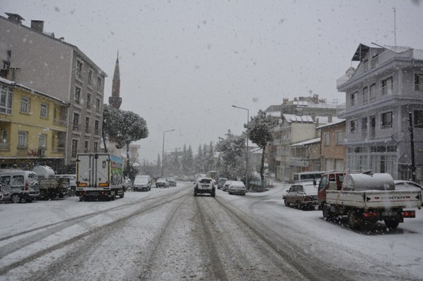 Foto - İzmir ve Manisa'nın yüksek kesimlerine kar yağdı