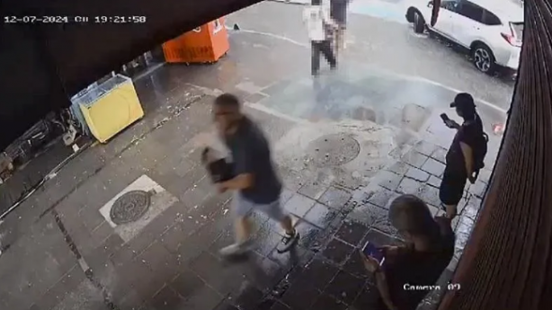 Foto - İzmir'de 2 kişinin hayatını kaybettiği olayda İZSU iddiası! Ölümlerin sebebi elektrik hattının üzerine konulan rögar kapakları mı?