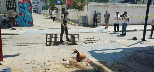 Foto - İzmir'de 2 kişinin hayatını kaybettiği olayda İZSU iddiası! Ölümlerin sebebi elektrik hattının üzerine konulan rögar kapakları mı?