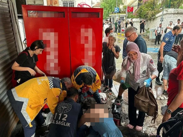 Foto - İzmir'de 2 kişinin hayatını kaybettiği olayda İZSU iddiası! Ölümlerin sebebi elektrik hattının üzerine konulan rögar kapakları mı?