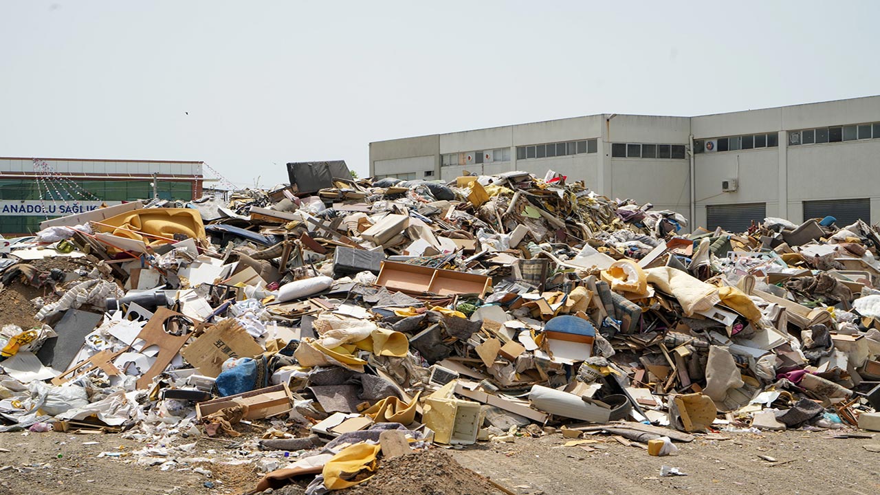 Foto - İzmir'de CHP'li belediyeden rezalet: yeşil alan çöplüğe döndü