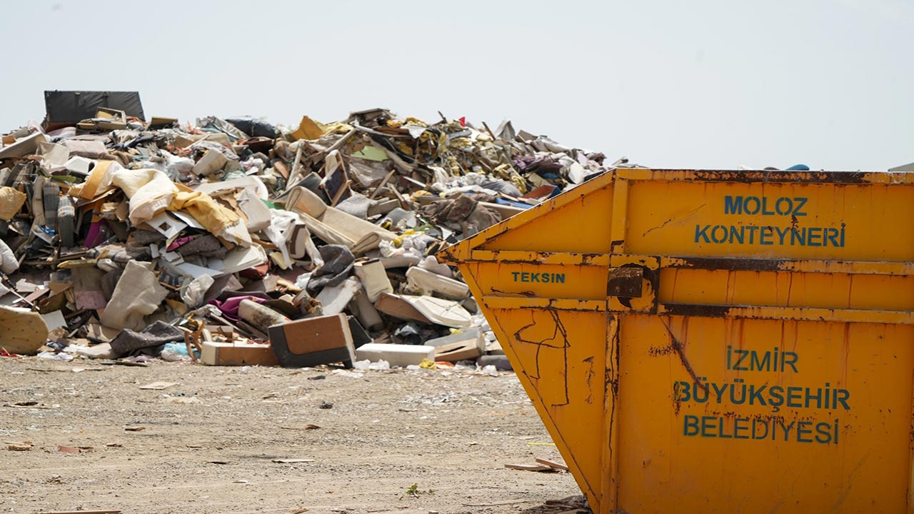 Foto - İzmir'de CHP'li belediyeden rezalet: yeşil alan çöplüğe döndü