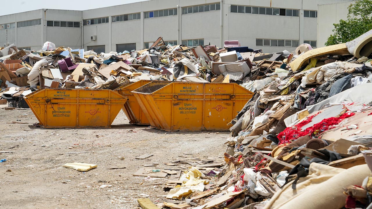 Foto - İzmir'de CHP'li belediyeden rezalet: yeşil alan çöplüğe döndü