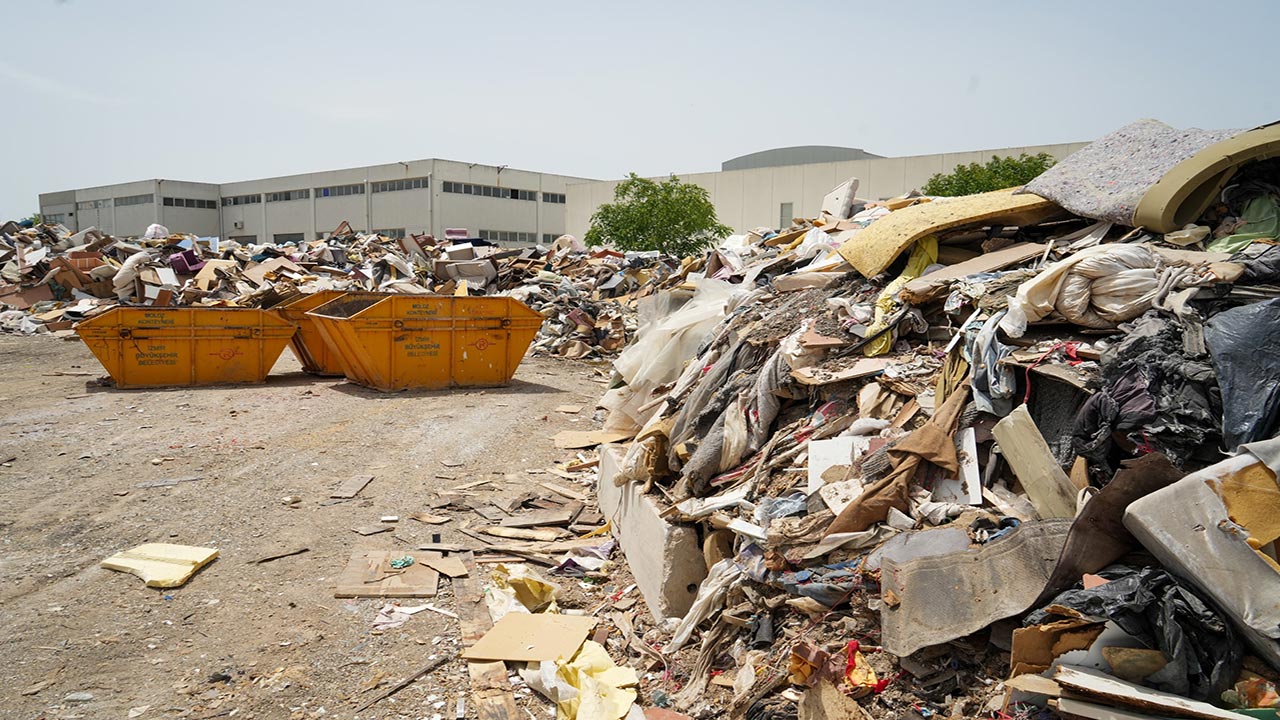 Foto - İzmir'de CHP'li belediyeden rezalet: yeşil alan çöplüğe döndü