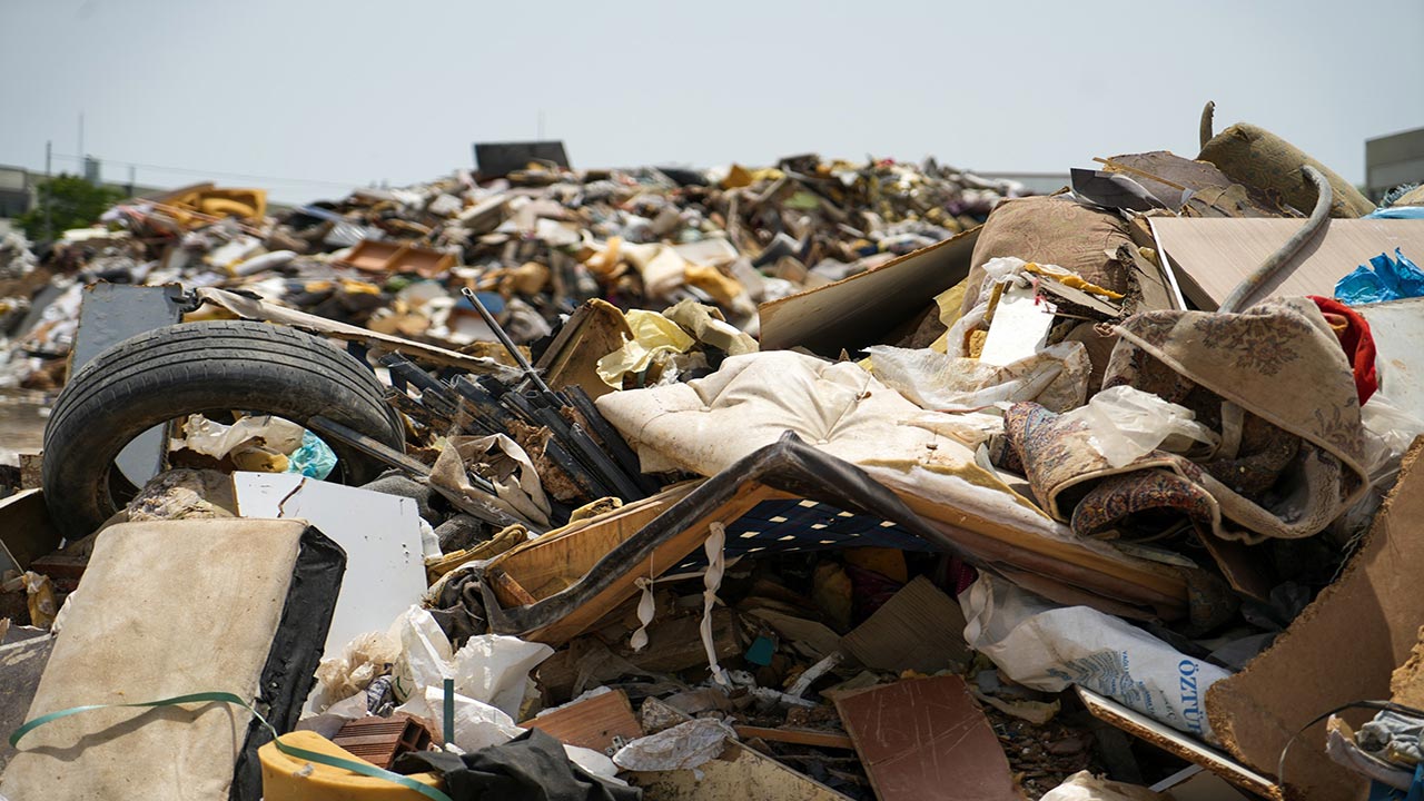 Foto - İzmir'de CHP'li belediyeden rezalet: yeşil alan çöplüğe döndü
