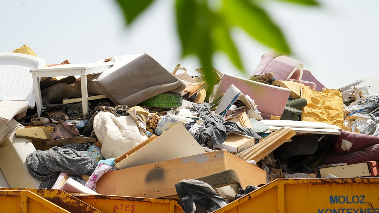Foto - İzmir'de CHP'li belediyeden rezalet: yeşil alan çöplüğe döndü