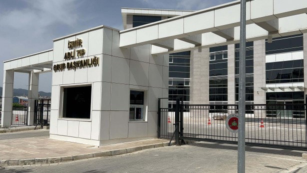 Foto - İzmir'de dehşete düşüren görüntü: Sokak ortasında insan derisi bulundu! Bakın kimlerin işi...