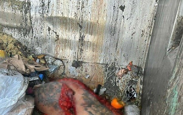 Foto - İzmir'de dehşete düşüren görüntü: Sokak ortasında insan derisi bulundu! Bakın kimlerin işi...