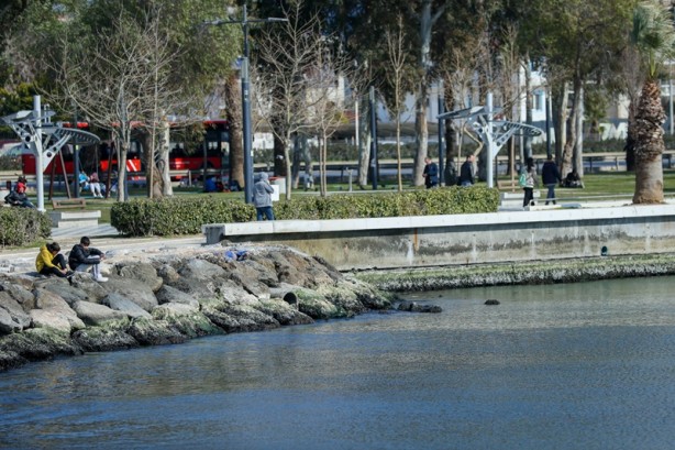 Foto - İzmir'de deniz çekildi