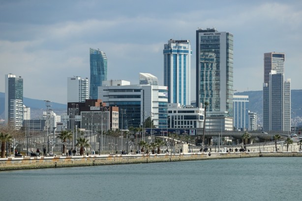 Foto - İzmir'de deniz çekildi