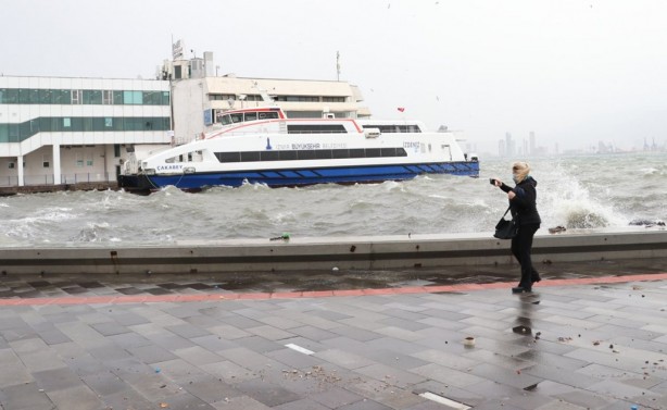 Foto - İzmir'de deniz taştı! Yollar göle döndü