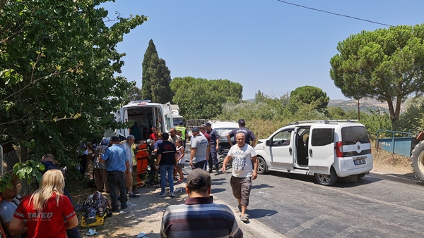 Foto - İzmir'de feci kaza! Ortalık can pazarına döndü