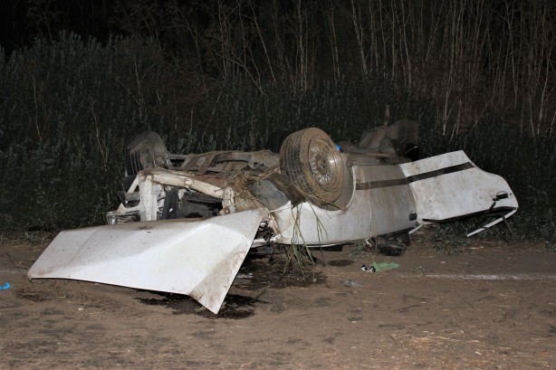 İzmir'de feci kaza! Otomobil takla atarak durabildi