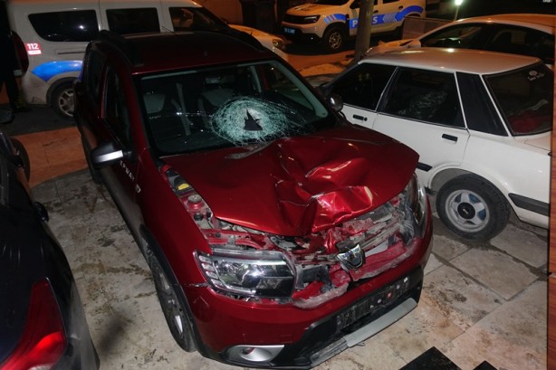 Foto - İzmir'de feci kaza! Otomobilin çarptığı yaya öldü