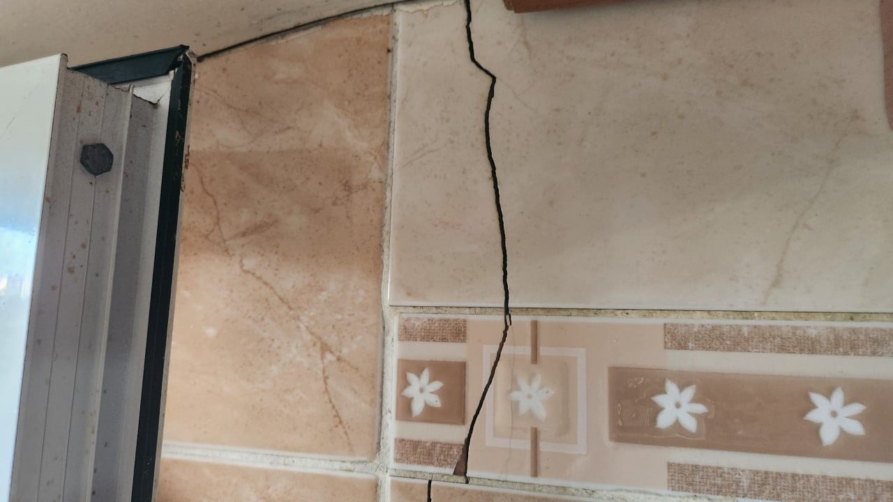 İzmir'de felaketin eşiğinden dönüldü! Evlerin duvarları çatladı, yollar kullanılamaz hale geldi