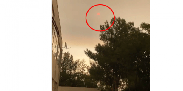 Foto - İzmir'de gökyüzüne bakan endişeye kapıldı