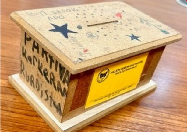 İzmir'de HDP parti binasından çıkanlar şaşırtmadı! PKK için bağış kutusu ve dağa gönderilenlerin listesi