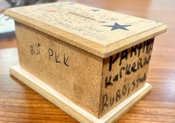 Foto - İzmir'de HDP parti binasından çıkanlar şaşırtmadı! PKK için bağış kutusu ve dağa gönderilenlerin listesi