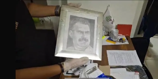 Foto - İzmir'de HDP parti binasından çıkanlar şaşırtmadı! PKK için bağış kutusu ve dağa gönderilenlerin listesi