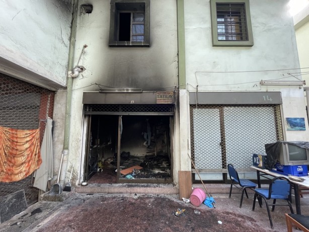 İzmir'de iş hanında yangın! 1 kişi ve 2 kedi yavrusu öldü