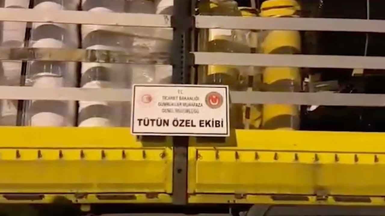 Foto - İzmir'de kaçak tütün operasyonu: 125,4 milyon liralık imalathane kurmuşlar