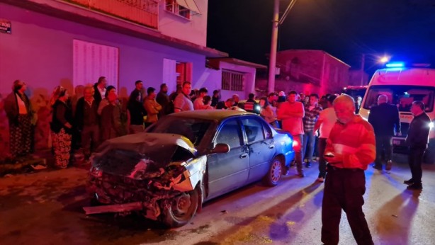 Foto - İzmir'de kaza! 5 kişi yaralandı