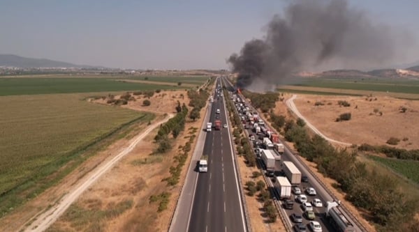 Foto - İzmir'de korku dolu anlar! Alev alev yandı